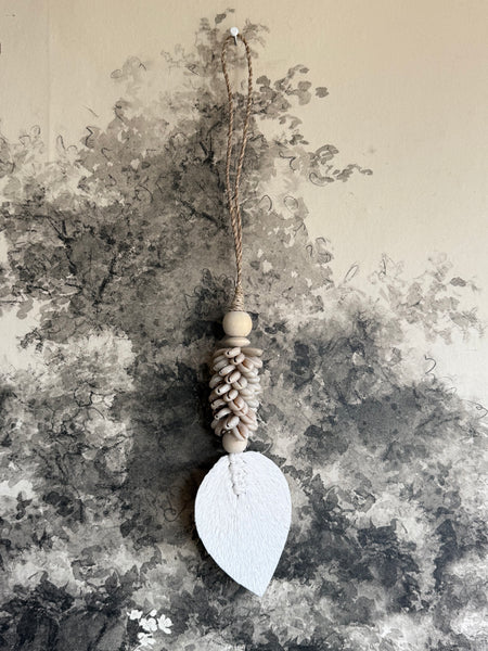 The Leaf & Shell Tassel - Natural