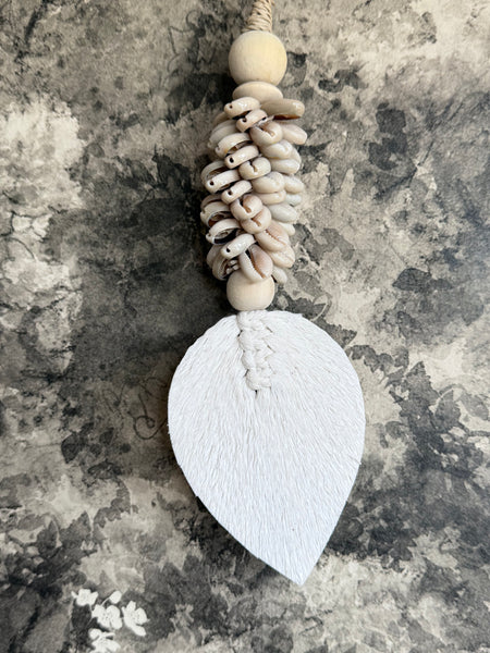 The Leaf & Shell Tassel - Natural