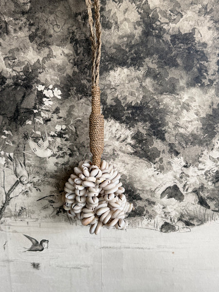 The Door Shell Cowrie Tassel - Natural